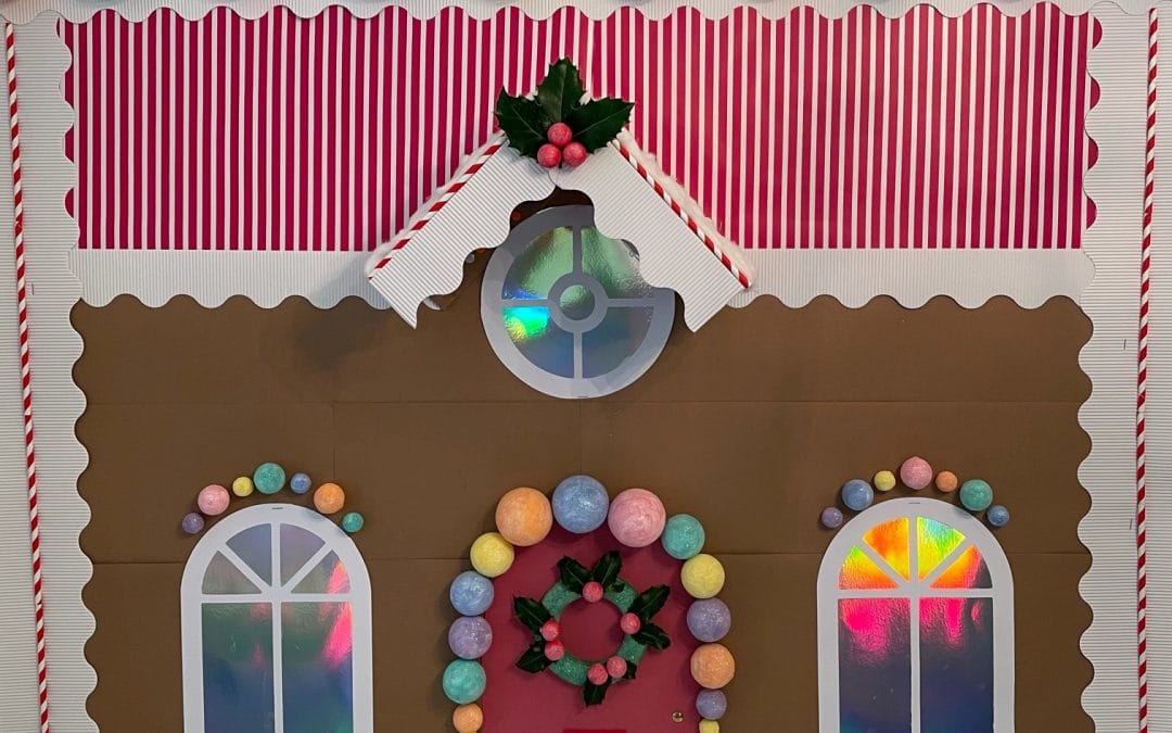 Classroom craft: Gingerbread house display