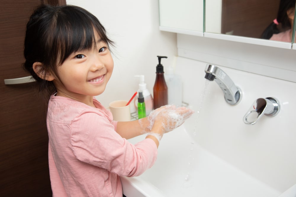 encourage children to wash their hands