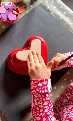 Valentine's day crafts for your class- drawing around heart shaped tin