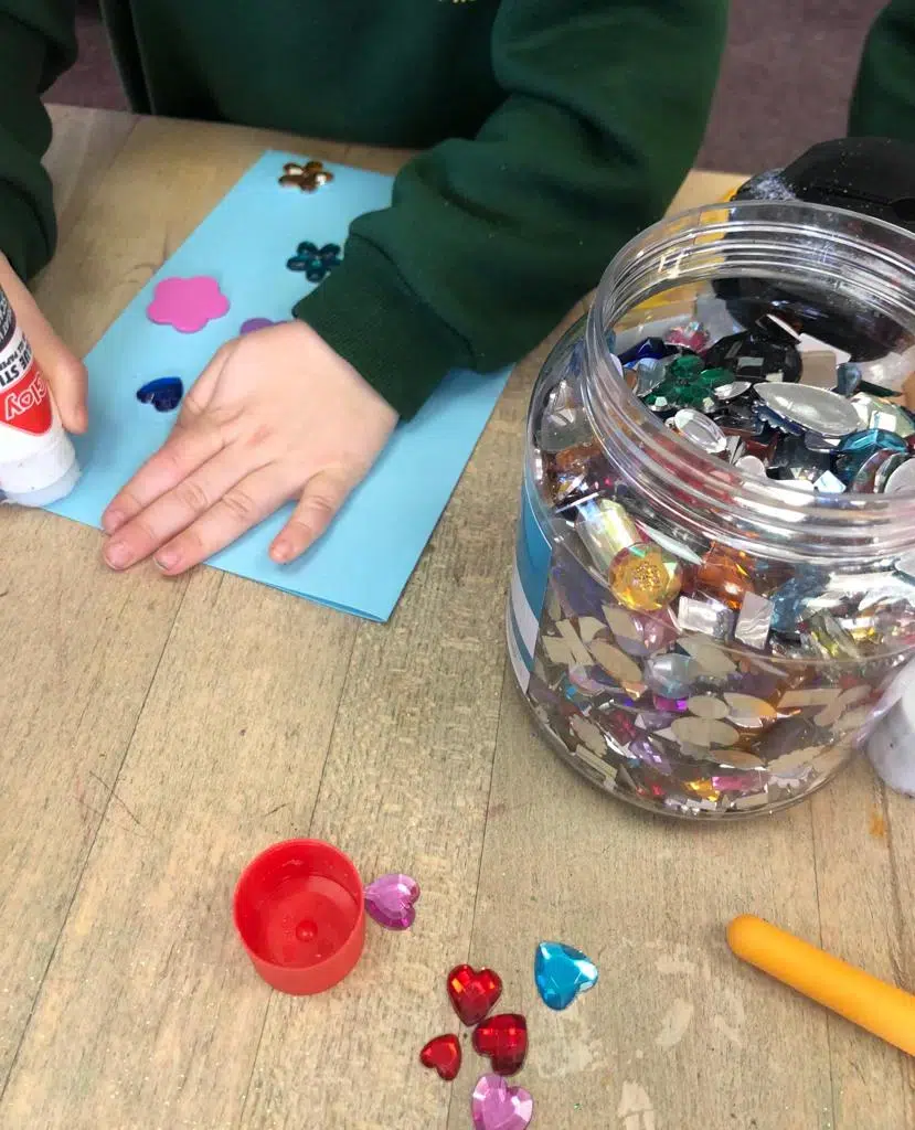 nature crafts for kids- drawing flowers nature journal